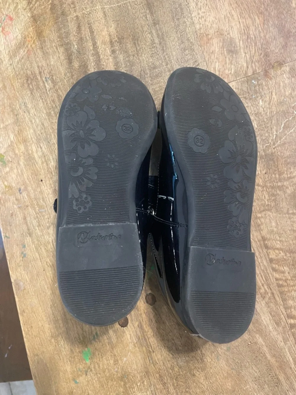 Naturino Girls black  patent Mary Janes with Bow Accent